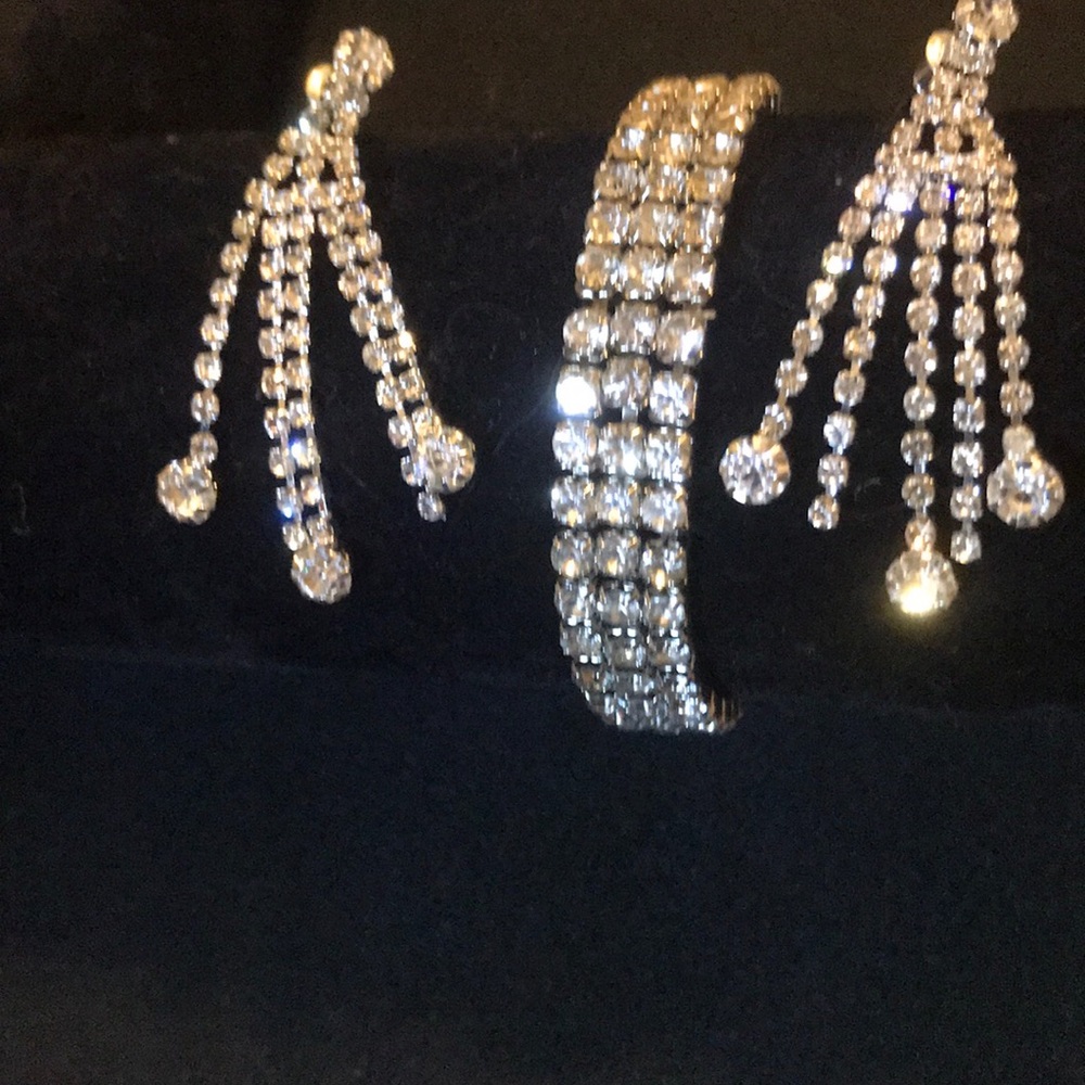 crystal stone sparkling rhinestone bracelet & chandelier tassel earring set